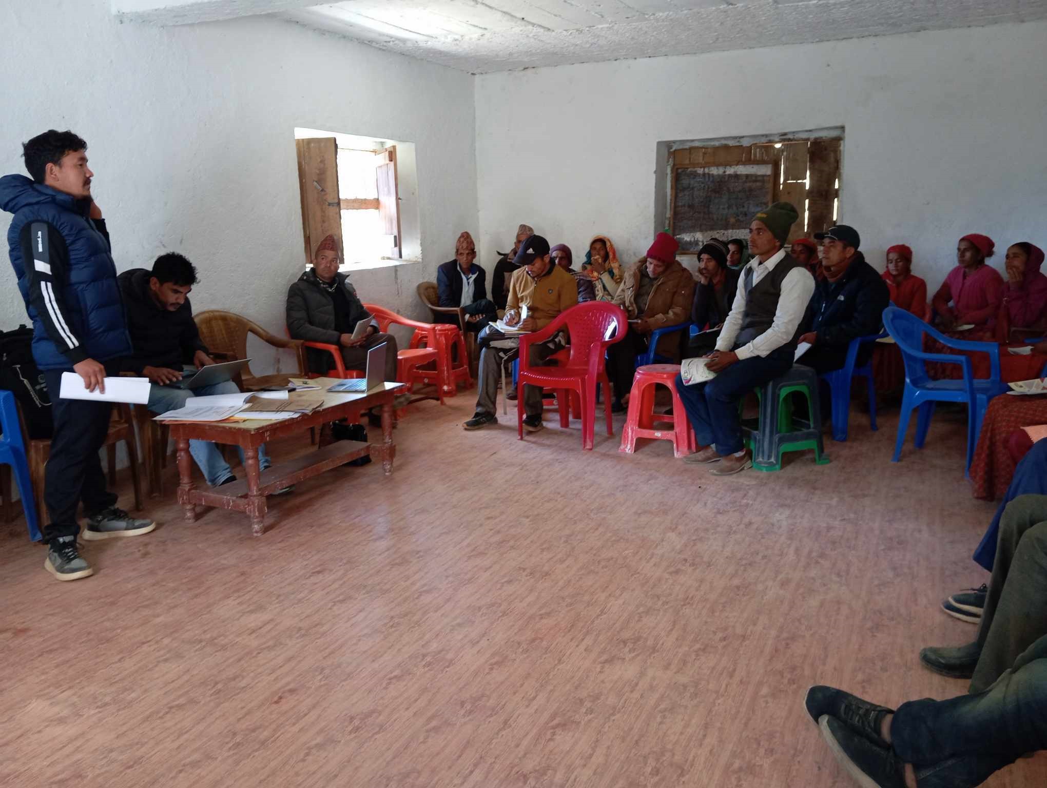 पुर्चौंडी नगरपालिकाले वडामै गएर योजनाको सम्झौता गर्दै 